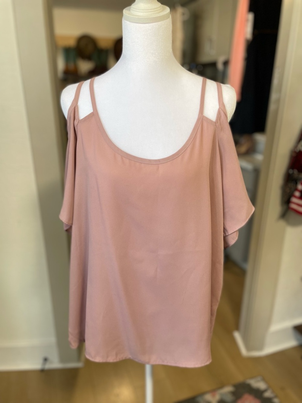 Cold-Shoulder Blousein Dusty Rose